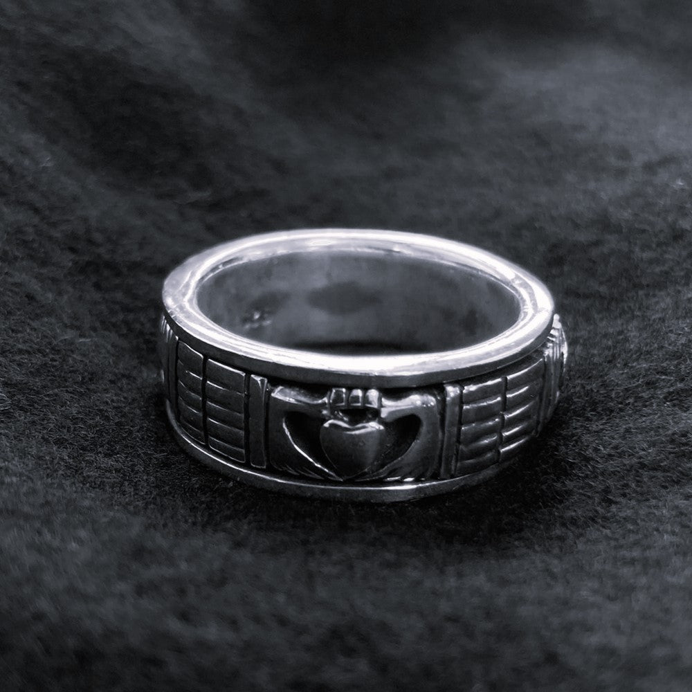 Wide Claddagh Spinner Ring